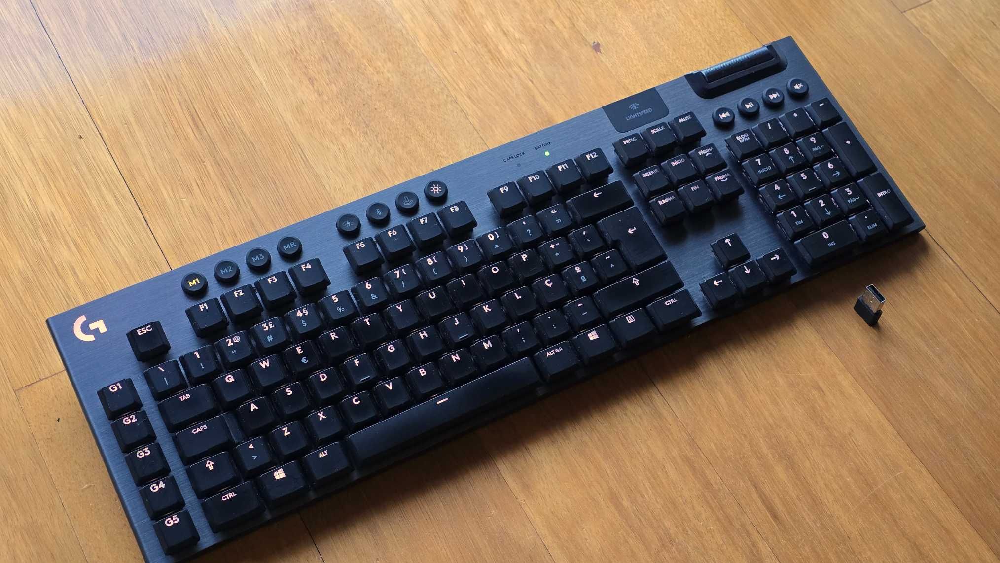 Teclado Mecânico Logitech G915 Lightspeed RGB Wireless PT - C/garantia