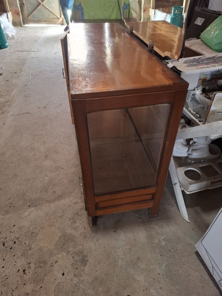 Móveis antigos para restauro