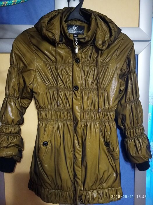 Демисезонная курточка-пальто для девочки 8-9 лет