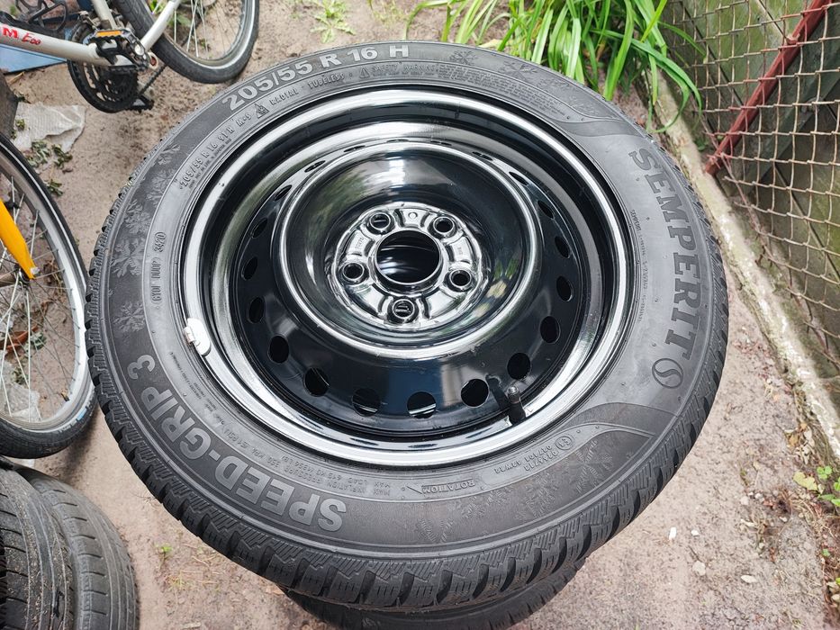 Komplet opon zimowych 205/55 r16 na felgach 5x114,3 Honda Civic