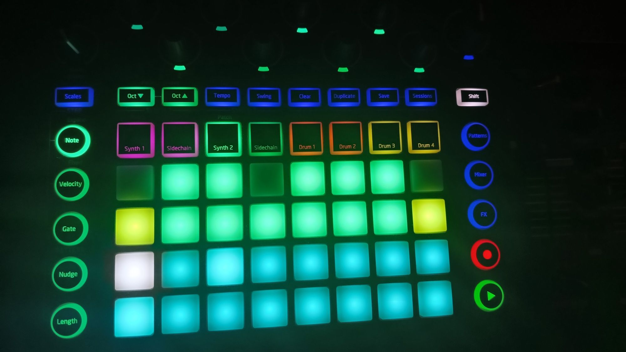 Novation Circuit - groovebox, synth, повний комплект