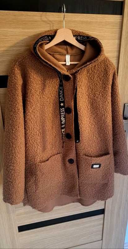 Lekki płaszcz/narzutka z bukli, Made in Italy, karmelowy, oversize