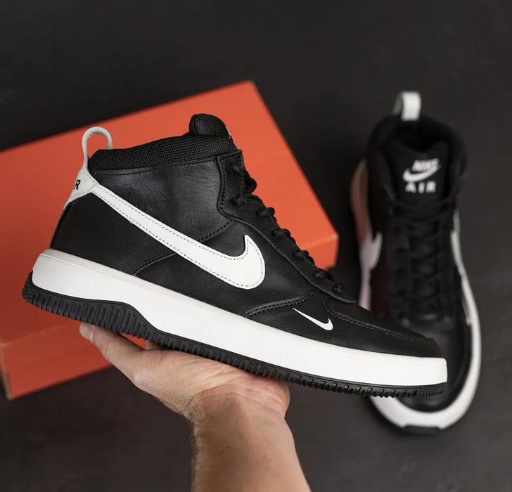 Зимние кроссовки на меху мужские Nike, черные на белой подошве ботинки