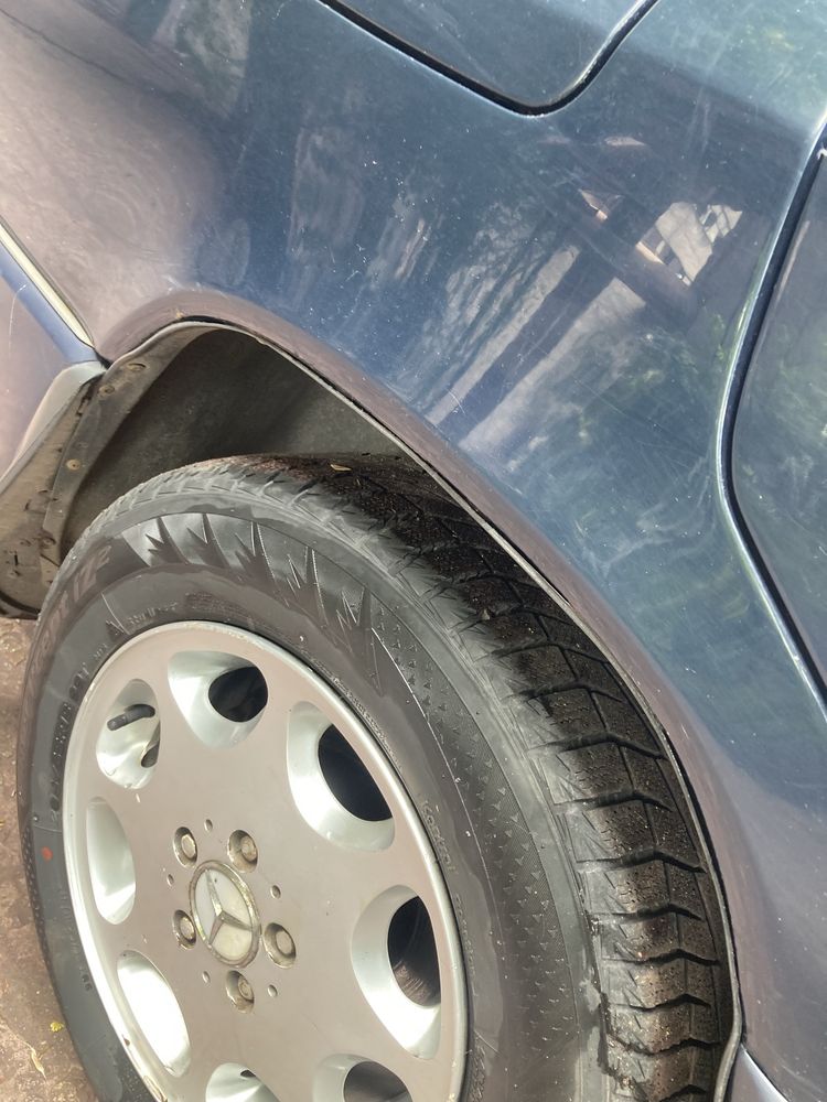 Автомобиль меседес W124