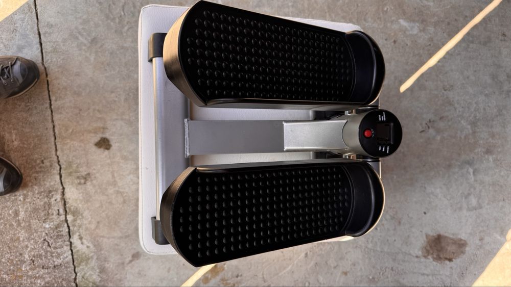 stepper Kettler, służący do treningu dolnych partii ciała