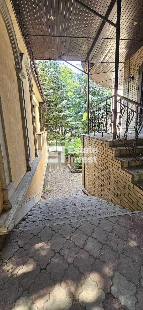 Здам приміщення на пров. Миру, 3 (колишній кафе «Пилип»).