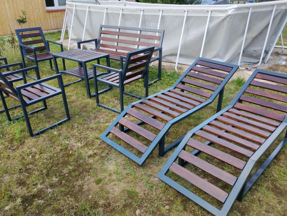 Komplet mebli ogrodowych wykonanych z wysokiej jakosci materiałów