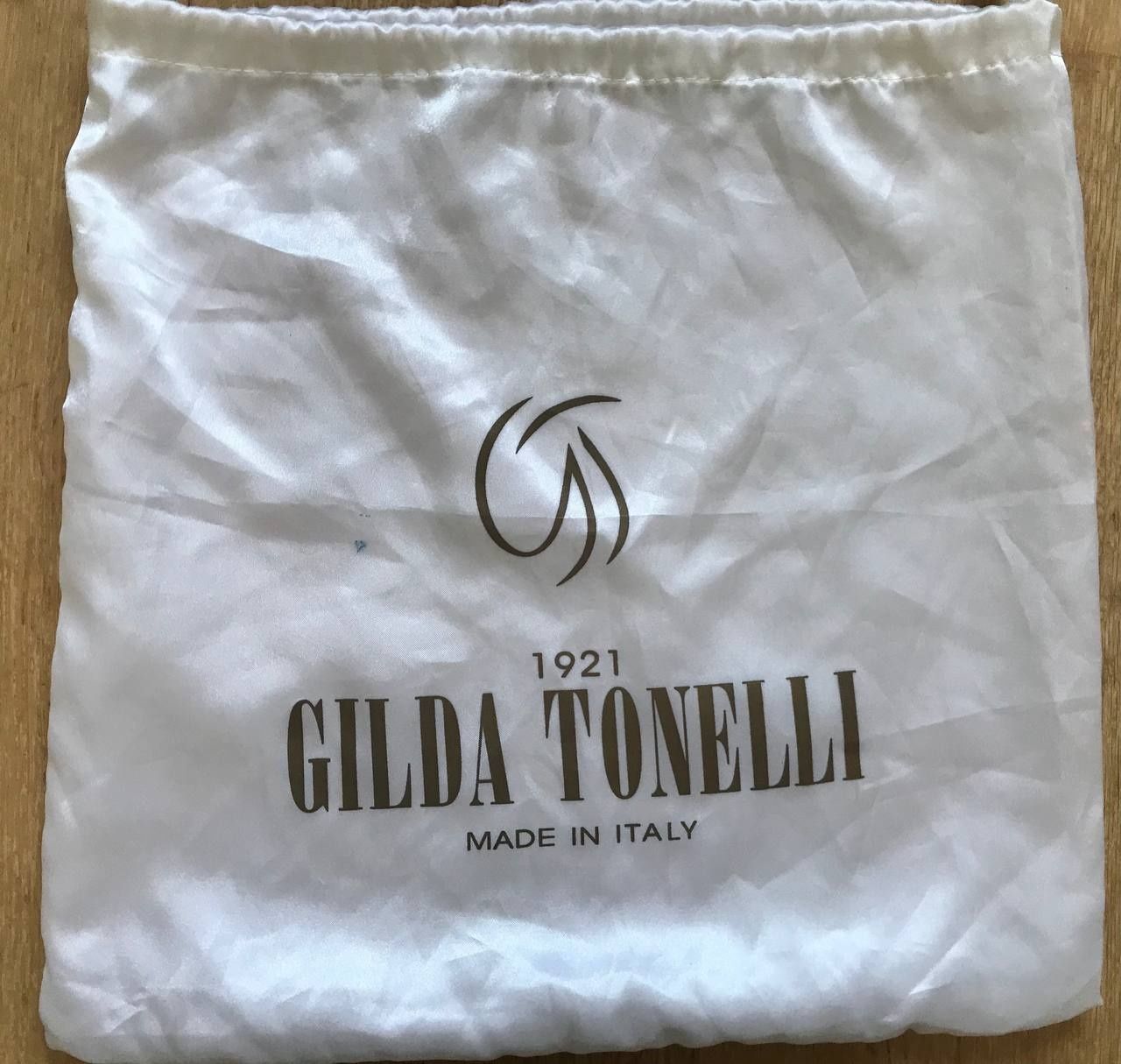 Gilda Tonelli Оригінал з натуральної лакованої шкіри 36 на 28 на 12
