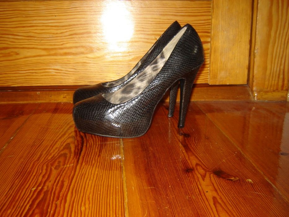 buty czółenka skóra węża platforma NEXT 38 37 jak nowe