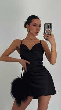 Розкішна чорна базова коротка сукня