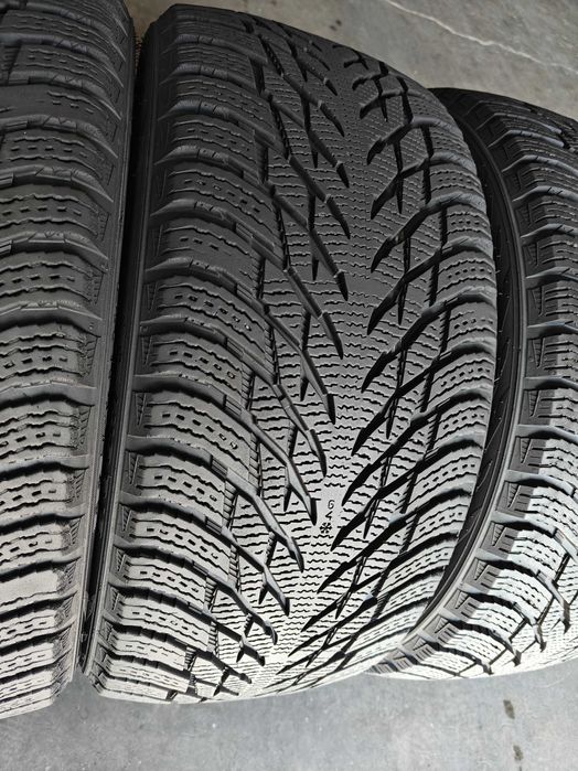 R18 235 40 шини фінки зимові Nokian HakkapeliittaR3 агресивні арктичні