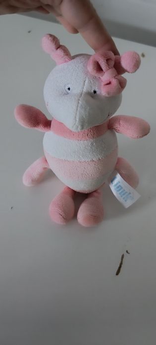 Boneco em tecido macio lavável para criança.