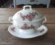 Antiga terrina pequena em porcelana Vista Alegre séc. XIX