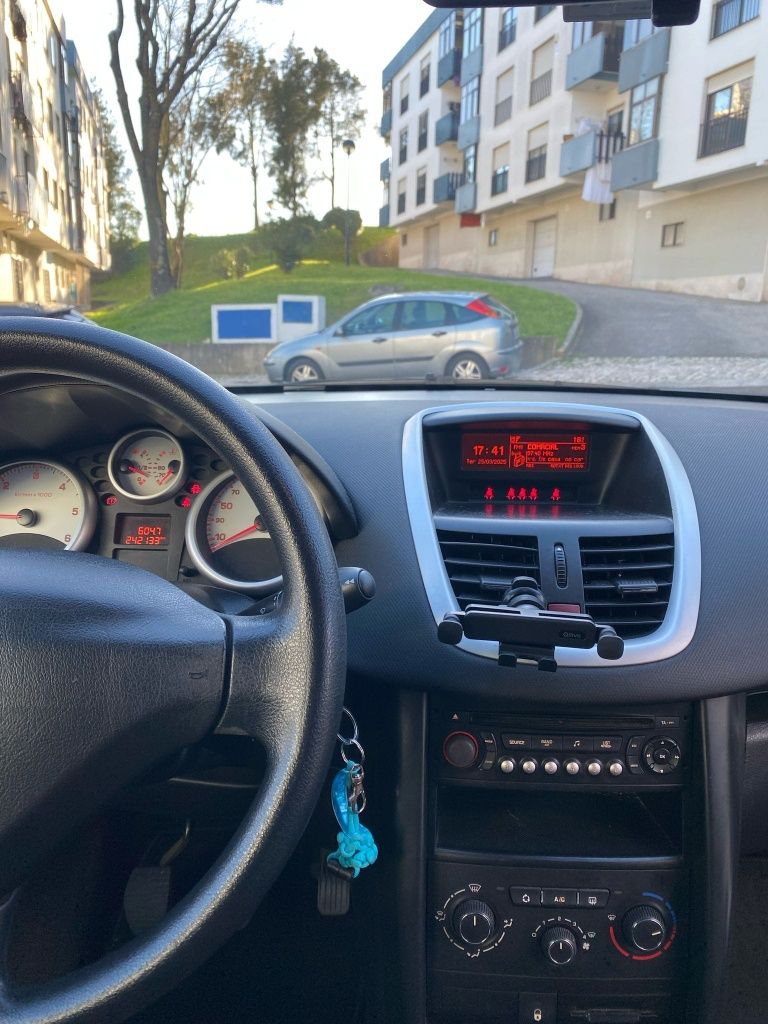 Peugeot 207 HDi 70 CV