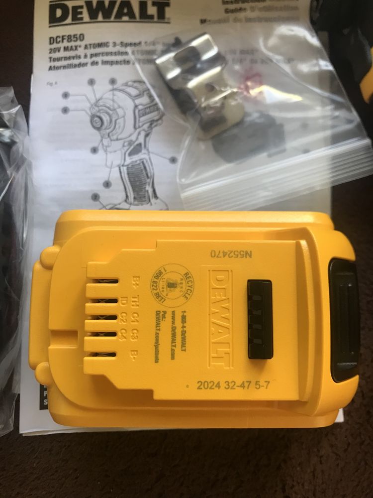 Імпакт Dewalt DCF850P1