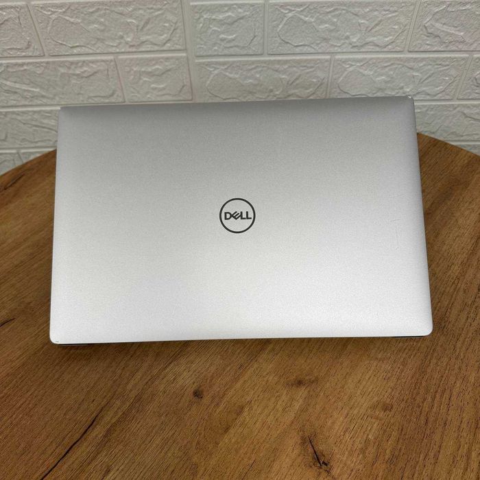 Dell XPS 9560 15.6" FHD IPS i5-7300HQ 8GB 256GB SSD GTX 1050