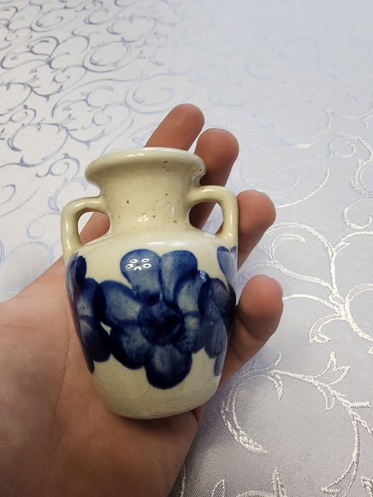 Mały dzbanek fajans