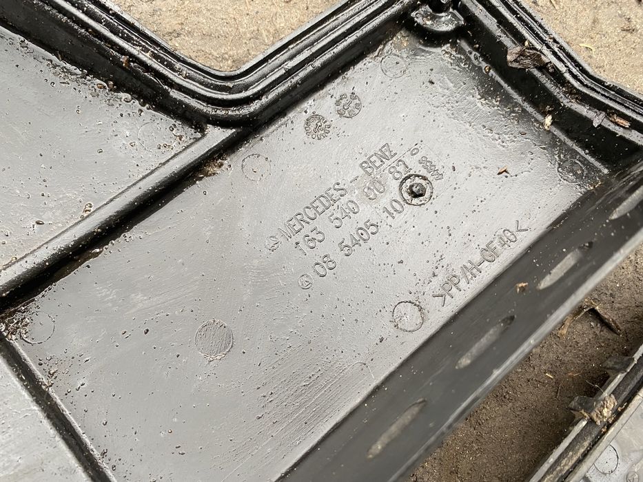 A1635400182 Кришка блоку запобіжників Mercedes ML163