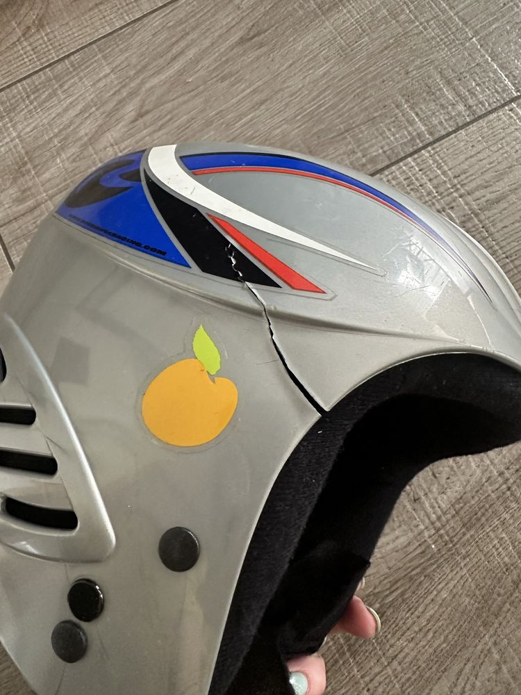 Kask narciarski Rossignol- z wadą- oddam za darmo