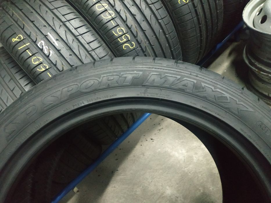 Літні шини 295/40 R20 (110Y) DUNLOP