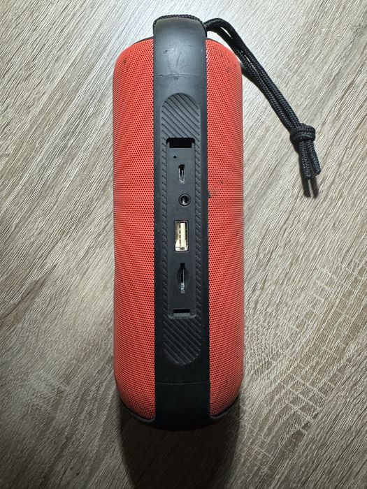 Червоно чорна колонка Nomi