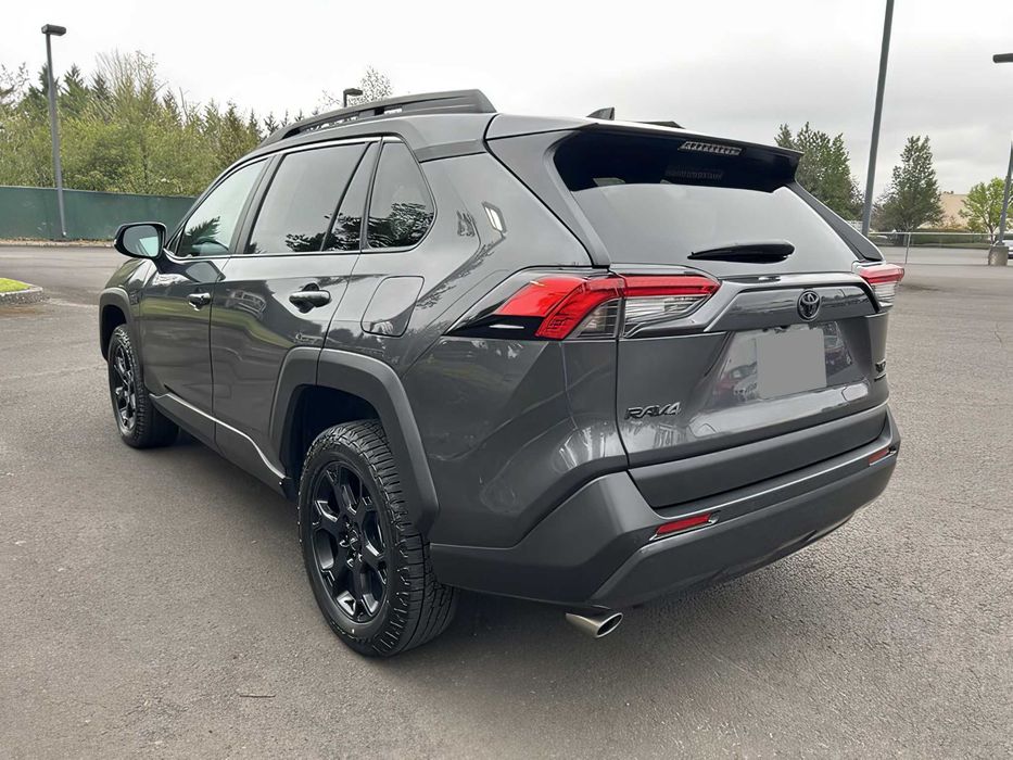 Toyota RAV4      2024