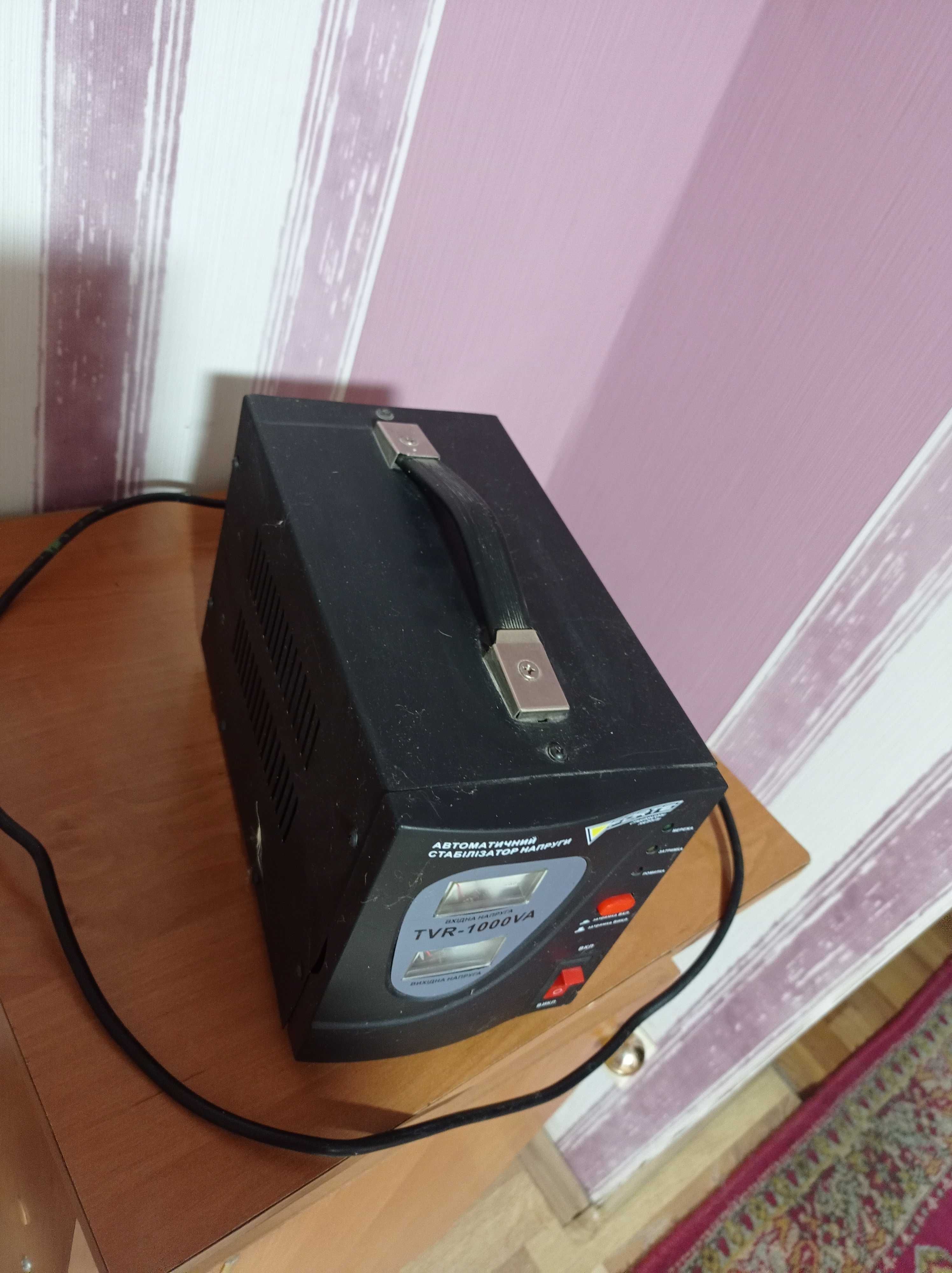 Стабілізатор напруги FORTE TVR-1000VA.Стабилизатор напряжения.
