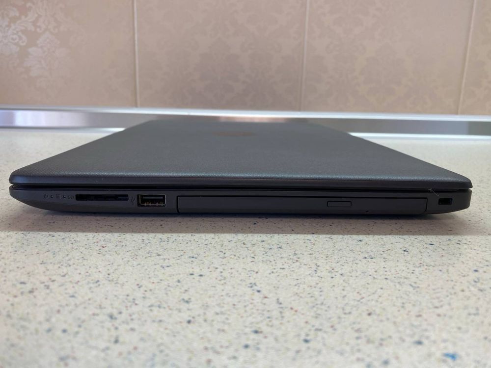 HP 250 G7 15.6 i3 7020U DDR4 8GB, SSD 240GB