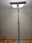 Lampa podłogowa Waldmann Tycoon