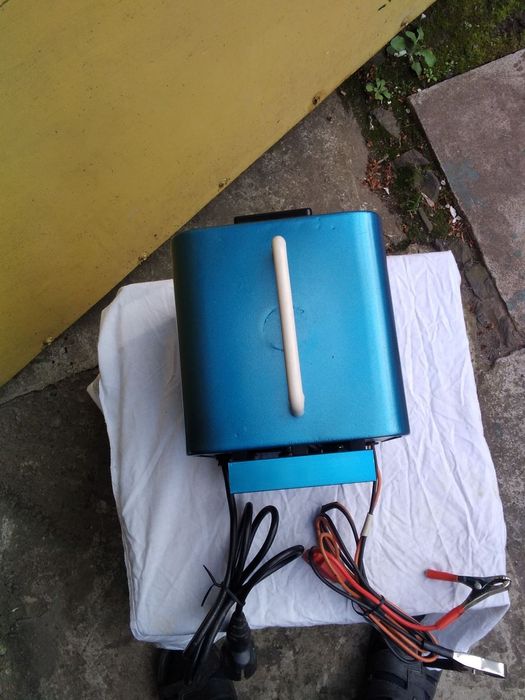 Зарядний пристрій для авто