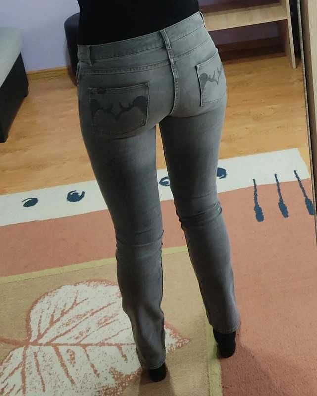 Szare spodnie jeansowe