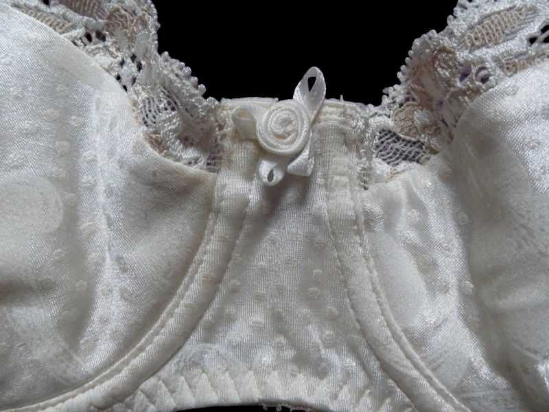 Koronkowy stanik biustonosz ecru 65B Simone Perele bielizna damska
