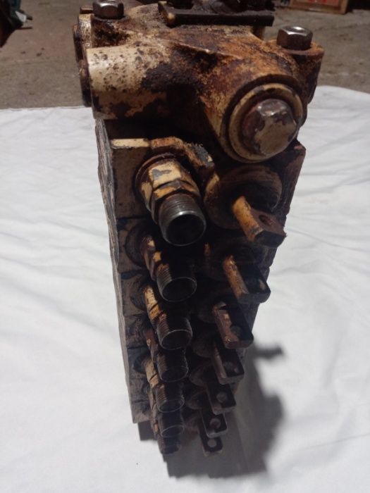 Продам гідравлічний розподілювач