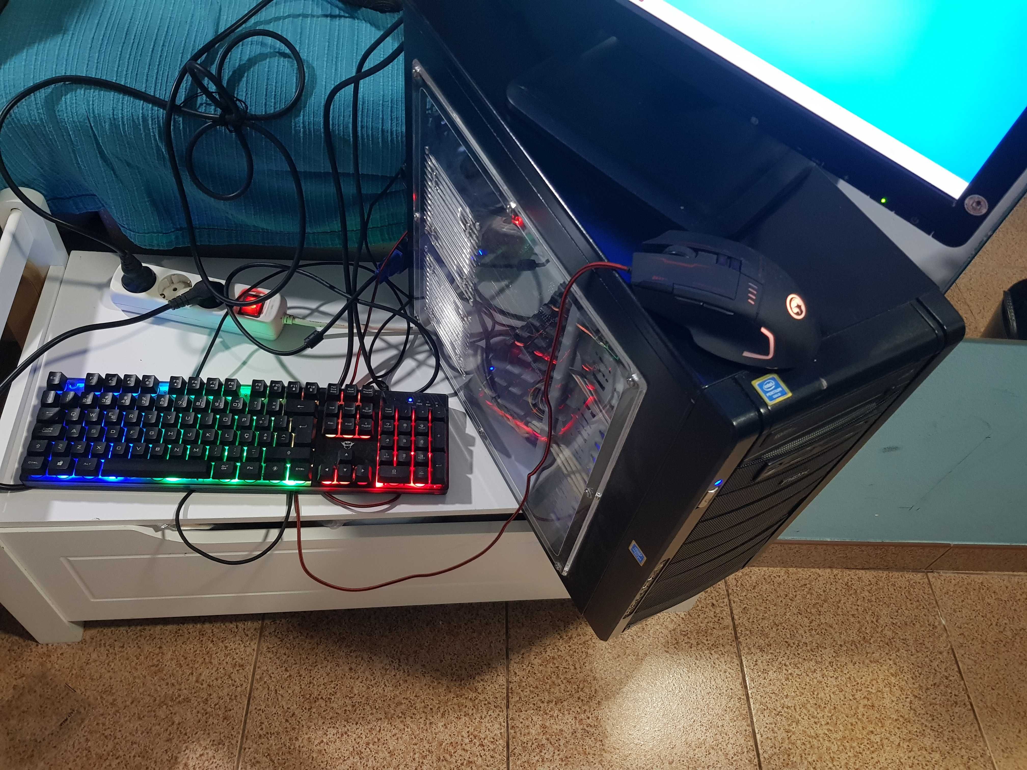 Pc completo com monitor teclado e rato