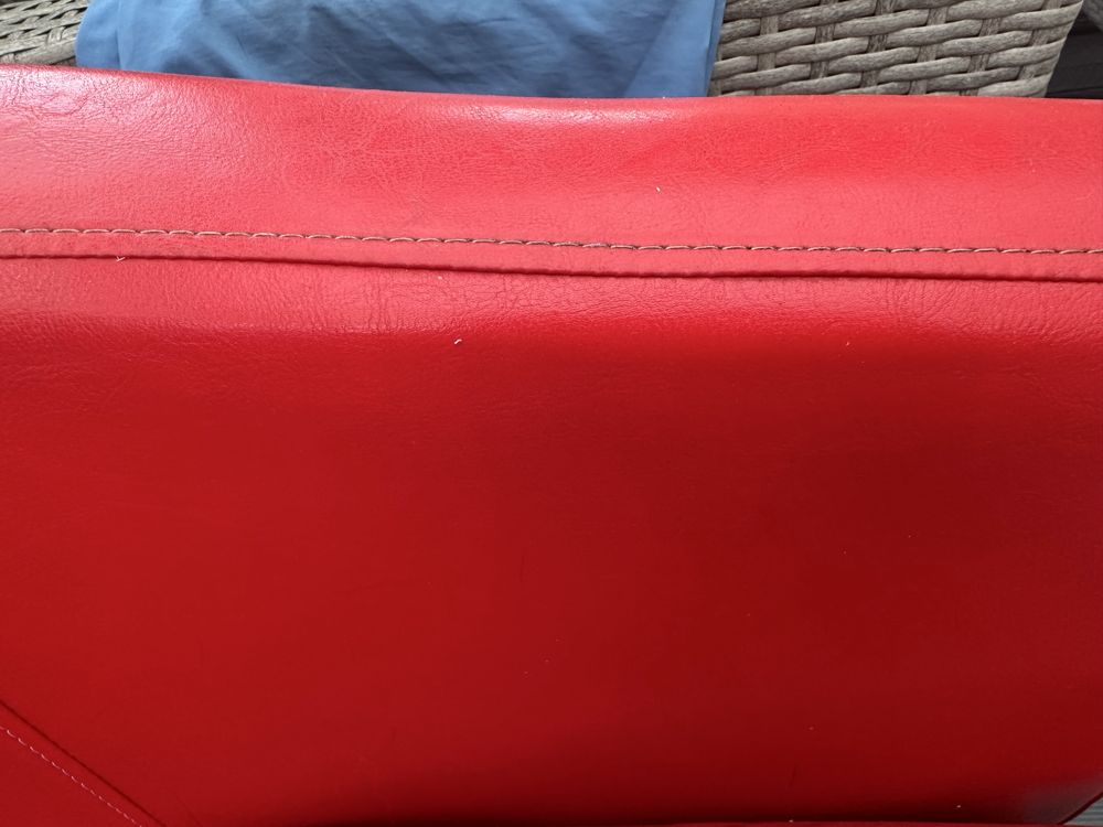 Czerwona sofa używana
