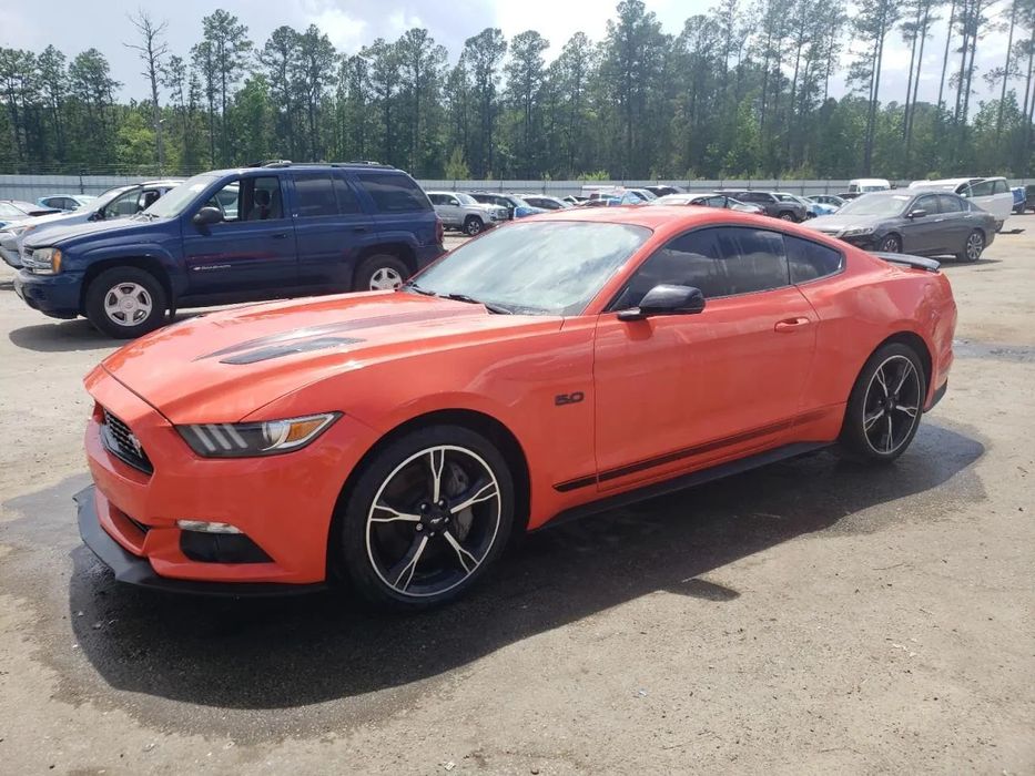 Ford Mustang Amerykańskie coupe w drodze do Polski