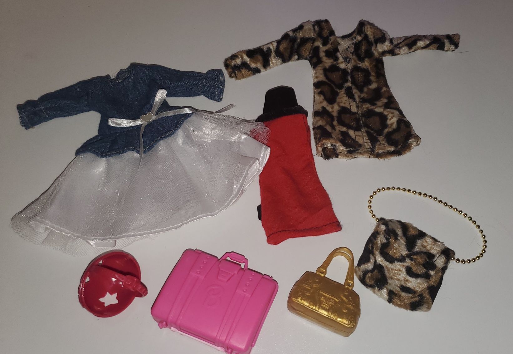 Одяг та аксесуари для barbie