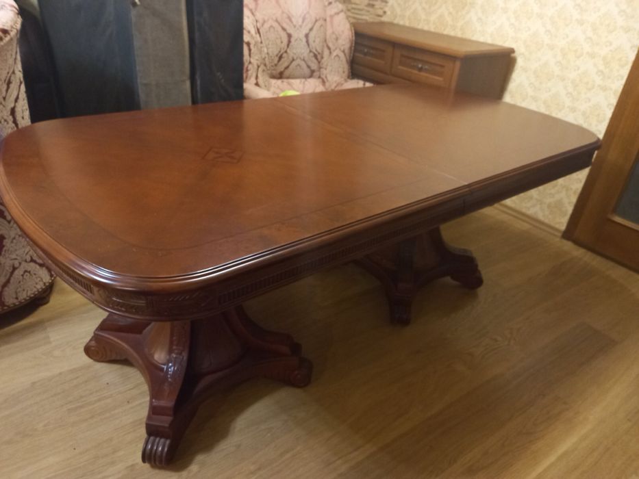 Продам обеденный стол