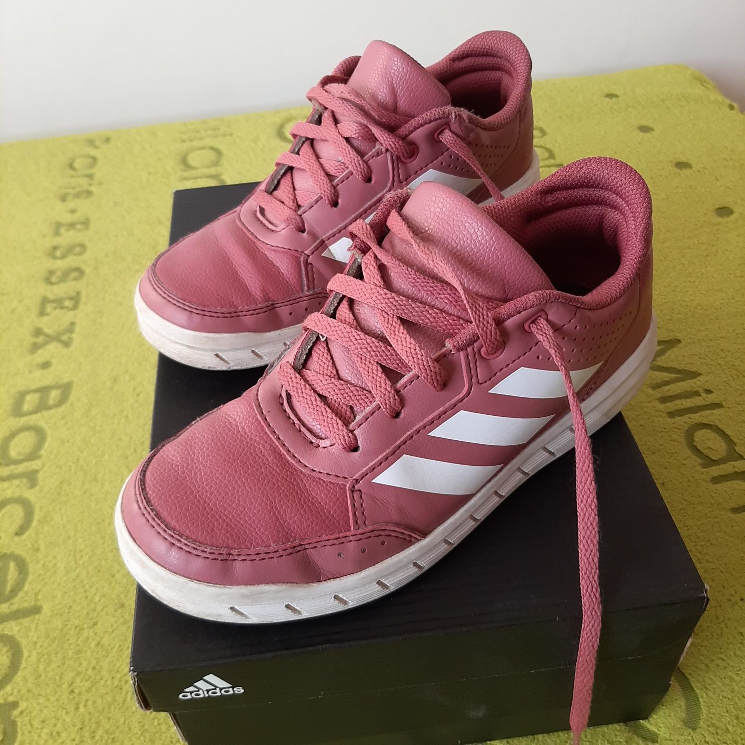 Buty sportowe adidas dla dziewczynki 33