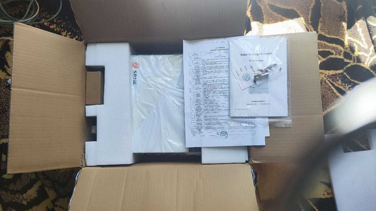 Гібридний інвертор SRNE 3 КВТ, 24В (SRNE HF2430S60-100, 3KW, 24V)