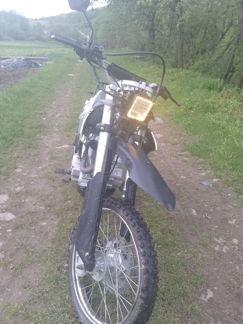 Продам мотоцикл Спарта крос 200