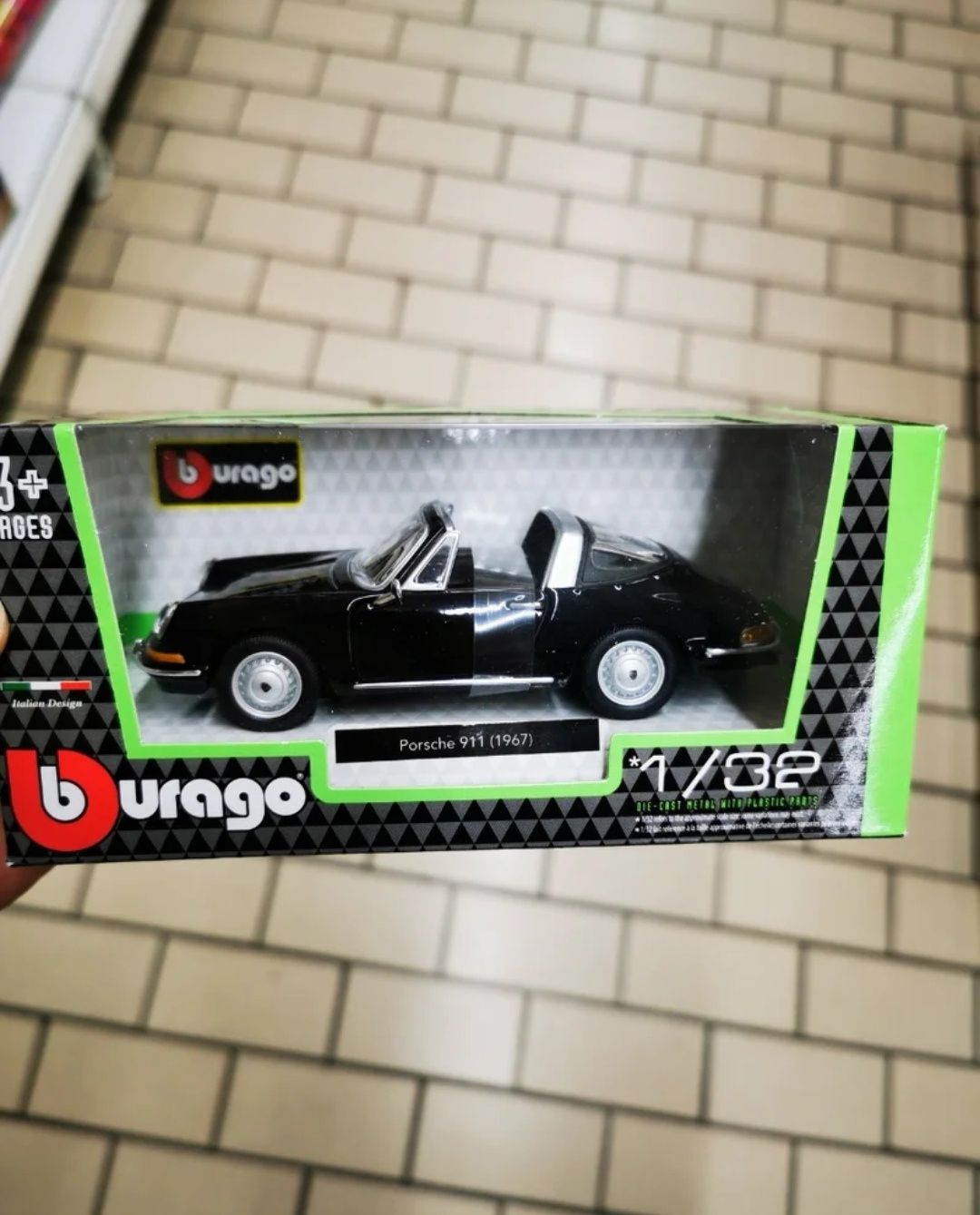 Porsche 911 '67 Burago 1/32