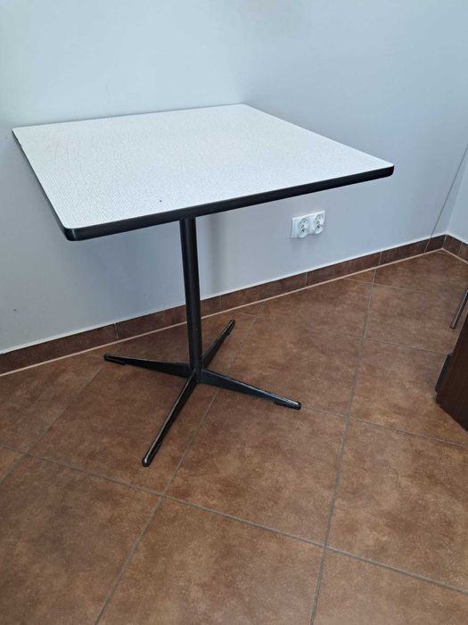 Stoliki laminowane 13 sztuk