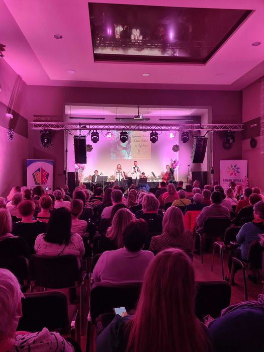 Scena mobilna 8x6 / oświetlenie / nagłośnienie / wynajem