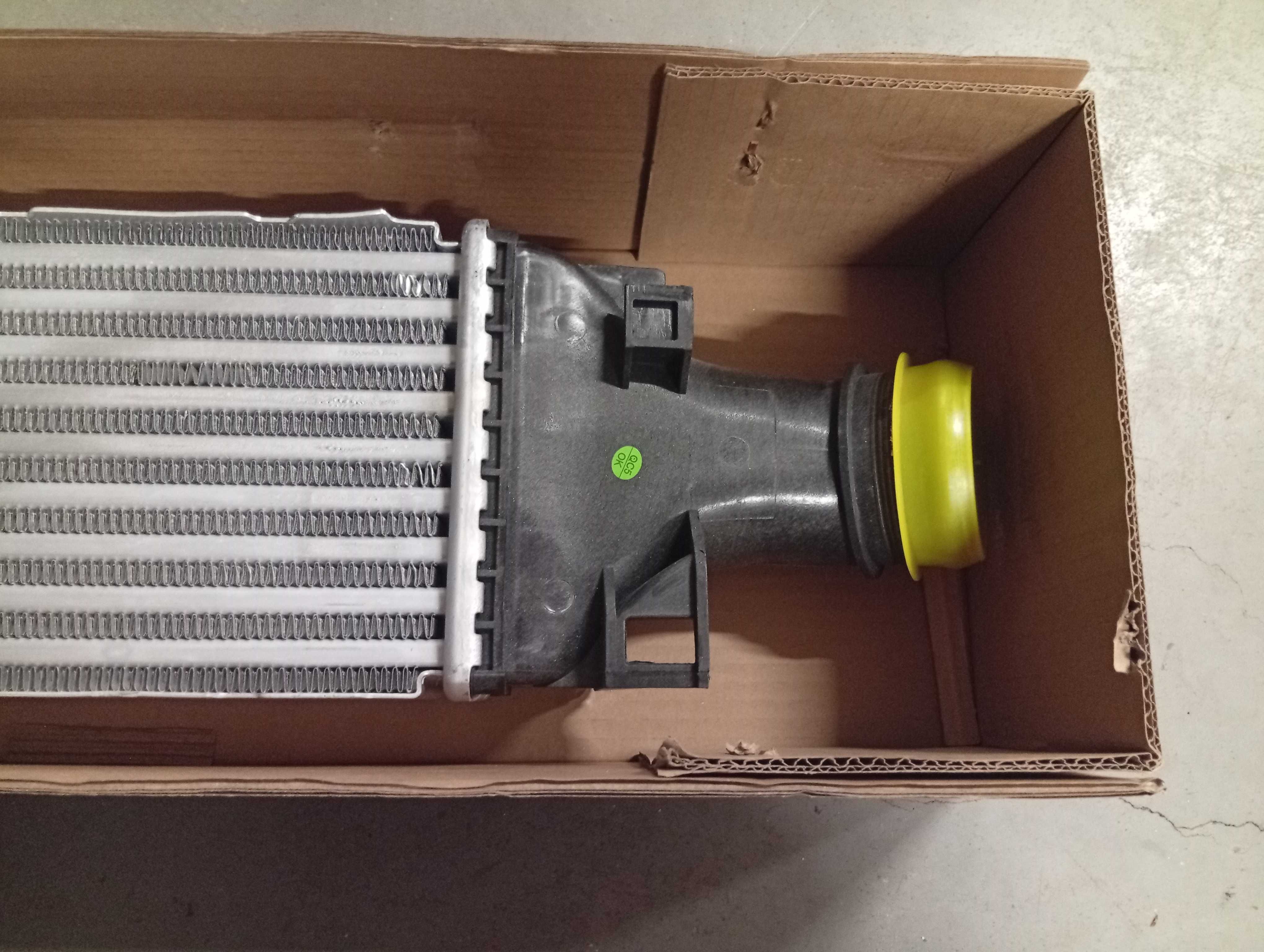 Chłodnica powietrza intercooler Audi A4 A5 Q5 2.0 3.0 TDI TFSI
