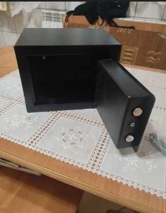 Сейф для цінних речей