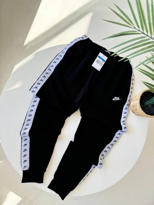 Спортивні штани Nike чорні на лампасах/ чоловічі штани найк теплі