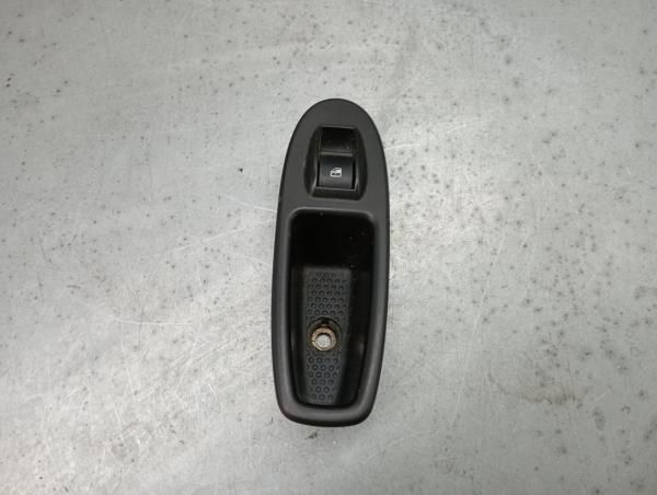 Comando / botão / interruptor vidros frente direito FIAT 500L (351_, 3