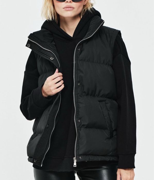 Тепла жилетка на кнопках Blow fashion