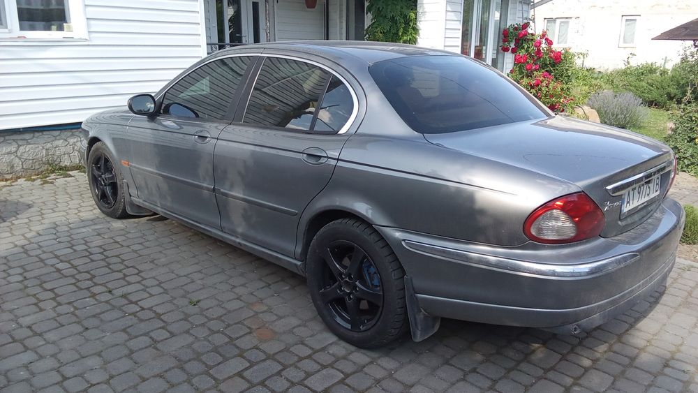 Автомобіль легковий ягуар